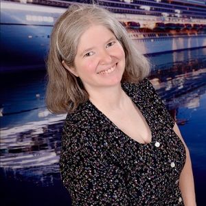 Meet your Posher, Debralynn